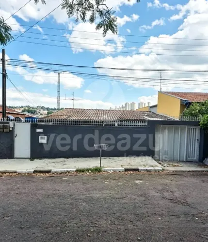 Casa com 4 quartos, varanda, vaga no Jd. Paranapanema em Campinas-SP.