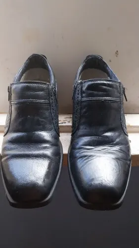 Semi botas em couro preta e castanha