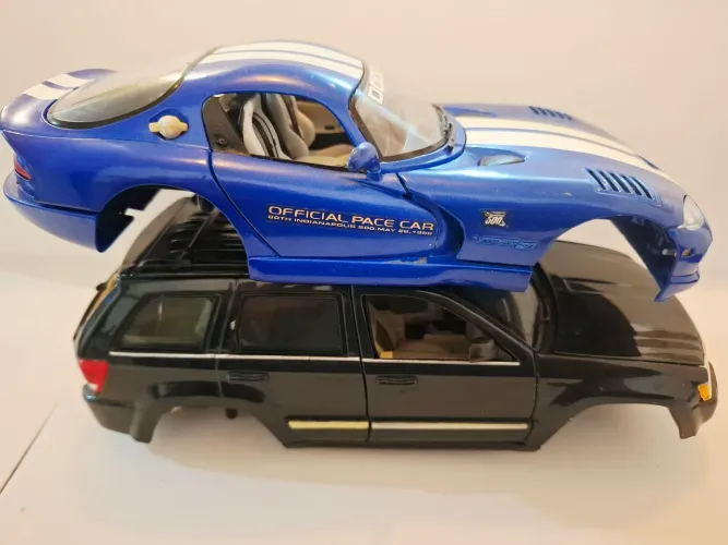 Minitura SUCATA 1:18!!! Dodge Viper e Jeep!!!