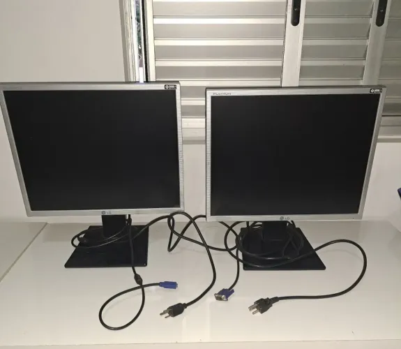 Dois Monitores LG Flatron L1953H - 19" Polegadas (Usado, em Bom Estado)