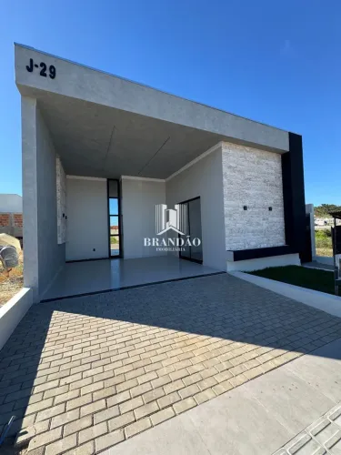 Casa disponível em condomínio fechado