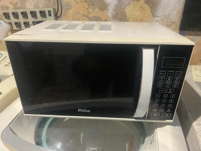 Vendo microondas philco 220v 20 litros funcionando tudo perfeitamente 
