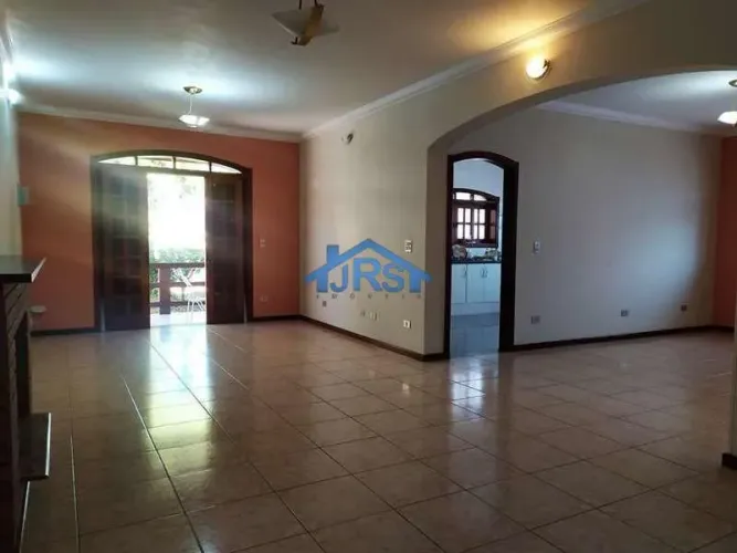 Sobrado à venda em Cotia, Parque Paulistano, com 4 suítes, com 284.5 m²
