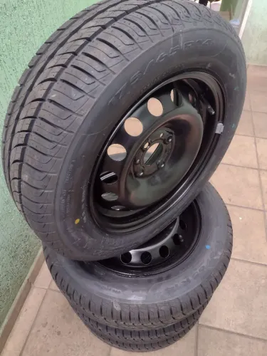 Jogo de Pneus Pirelli P1 175/65 R14 Com Rodas ORIGINAIS FIAT 4X98 "TUDO NOVO SEM USO".<br>