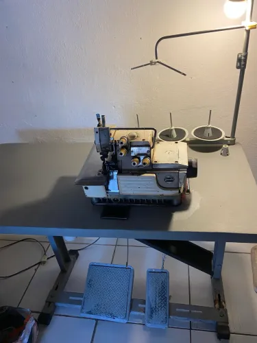 Vendendo máquina Oveloque