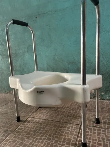 Elevador de Assento Sanitário com Alças Reguláveis, Carci