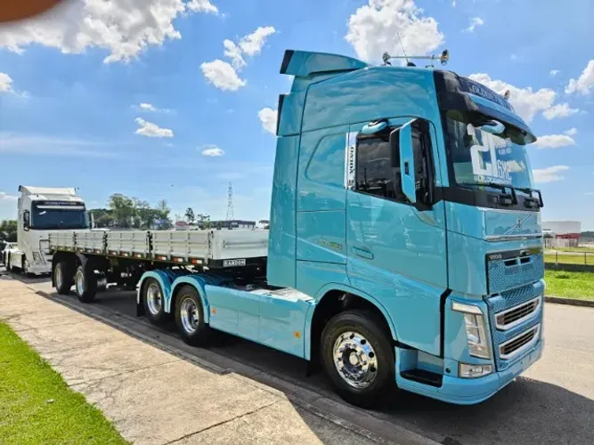 Volvo FH 460 6x2 Globetrotter Teto Alto Ano 2021 Plano Ouro + Carga Seca Randon Ano 08