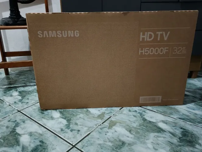 Vendo TV nova na caixa 