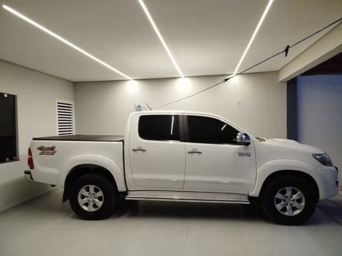 Toyota Hilux CD SRV D4-d 4X4 3.0 TDI Diesel AUT 2012