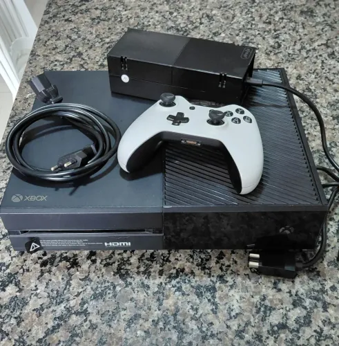 Console XBOX ONE 1T + Controle excelente estado de Conservação
