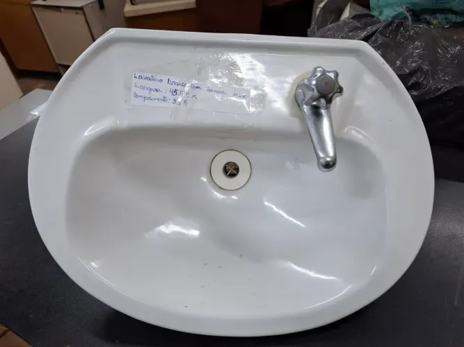 LAVATÓRIO PEQUENO BRANCO COM TORNEIRA MEDIDAS 45,5 LARGURA X 33,5 PROFUNDIDADE
