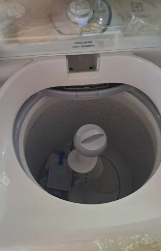 Maquina de lavar roupas Electrolux 8.5 kg nova , nunca usada.