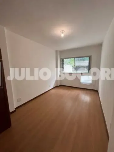 Apartamento : Humaitá, 2 quartos, suíte, varanda e vaga.