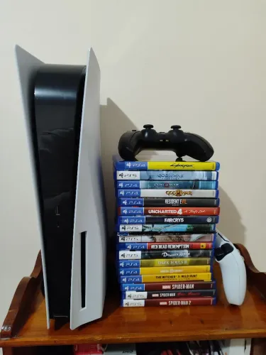 PlayStation 5 - Leitor de Discos + 2 Controles + Jogos