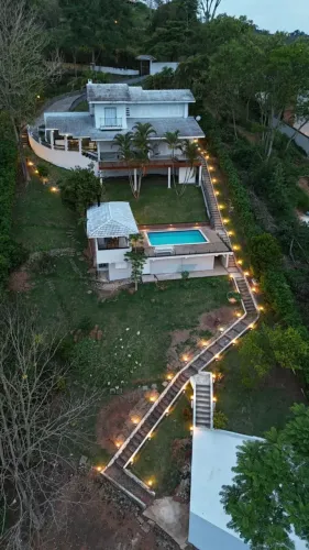 Sobrado para venda com 240 metros quadrados com 4 quartos em Canto das Águas - Igaratá - S