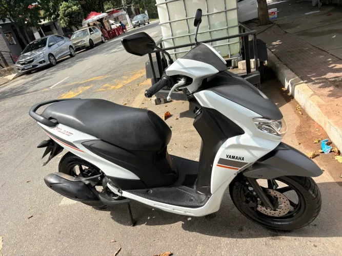 Yamaha FLUO 23/23