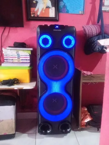 Caixa de som estilo torre