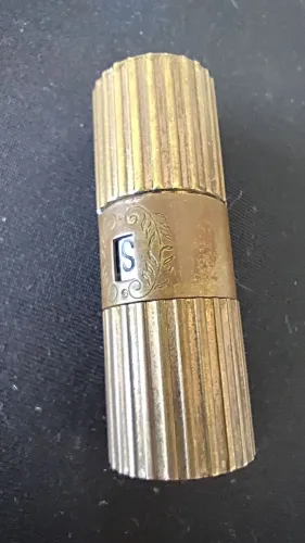 ISQUEIRO VINTAGE FRANCÊS FORMATO DE BATOM Com RARO SELETOR MECÂNICO DE ALFABETO