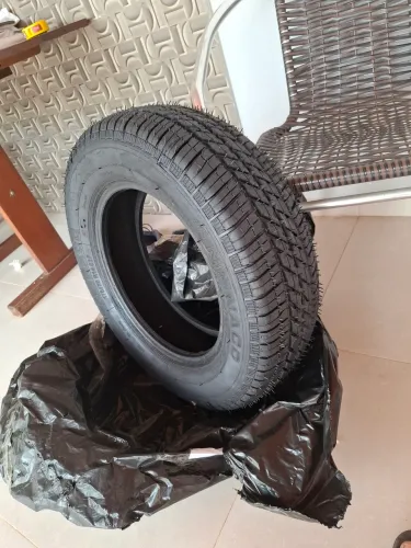 Pneu remold novo