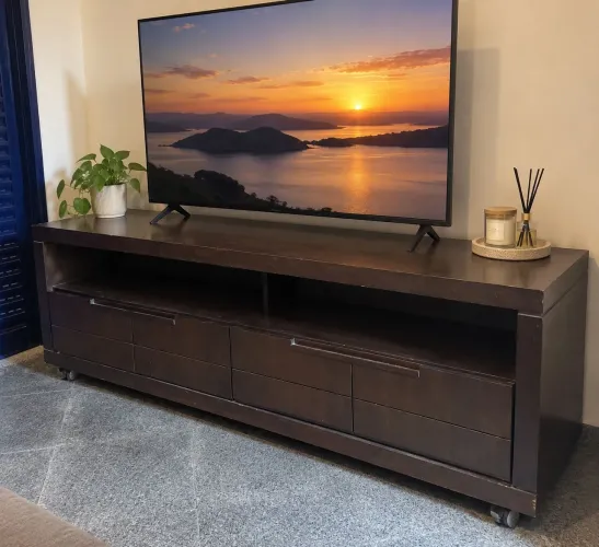 Rack Grande para TV 1,76m - com Gavetas, Nichos e Rodízios pra hoje