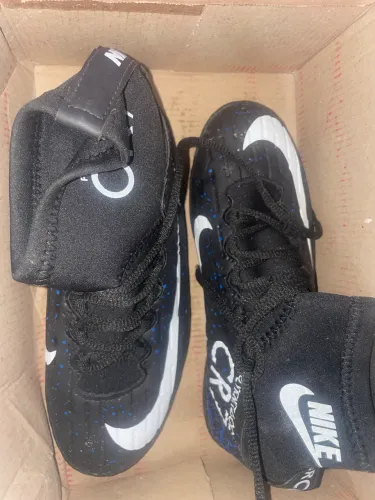 Chuteira society cr7 60 reais nunca usada 