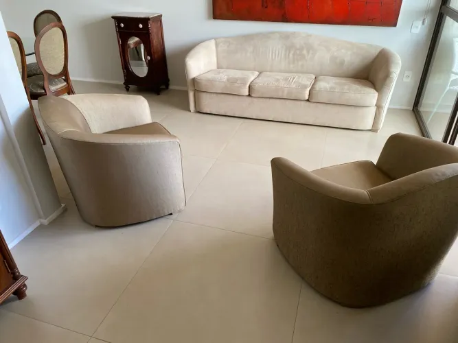 Conjunto sofá e duas poltronas Atefacto em tecido: sofá 2,10X0,9m e poltronas 0,9X0,9 m