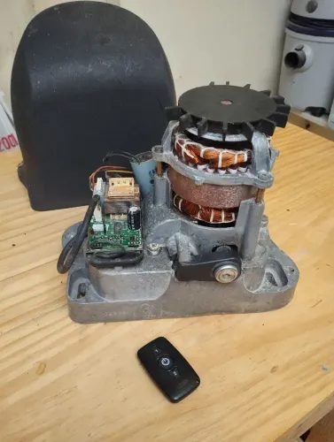 Motor de portão automático residencial