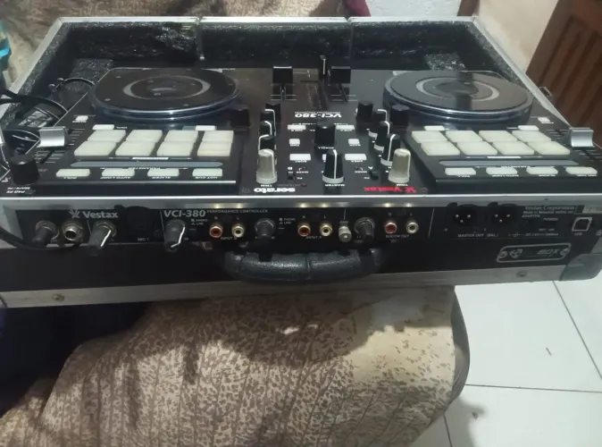 Controladora vestax VCI 380 Serato DJ virtual DJ e Traktor 