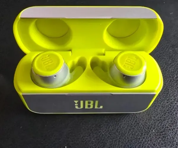 Fone de Ouvido JBL Reflect Flow In-ear Bluetooth Sem Fio Verde Com LED e IPX7