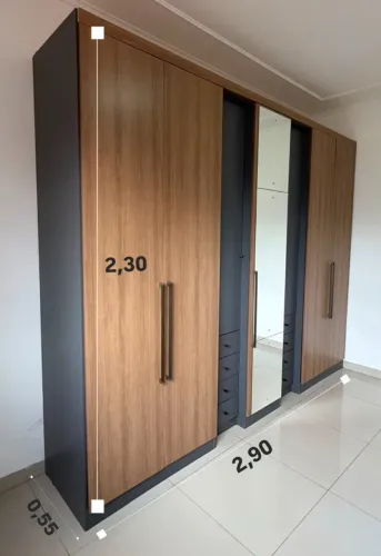Guarda-roupa grande à venda em excelente estado