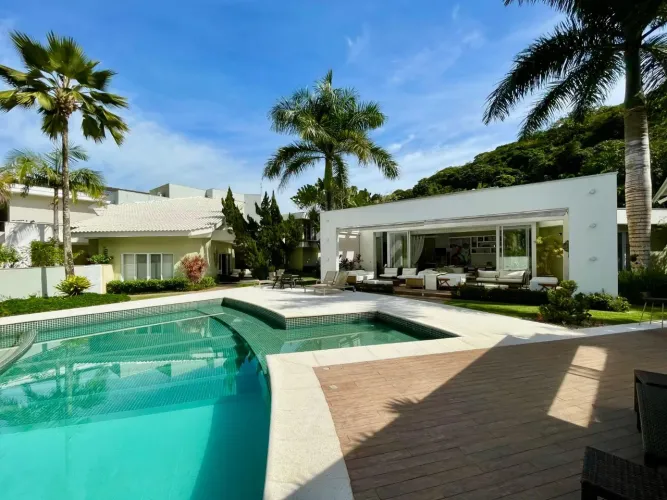Casa de alto padrão com 4 quartos (4 suítes), 4 vagas e lazer à venda em Pernambuco, Guaru