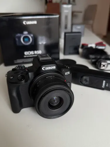 Canon EOS R50 + kit completo