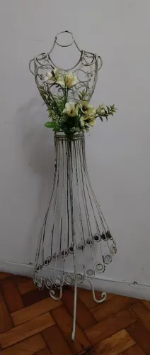 MANEQUIM DELICADO PARA DECORAÇÃO