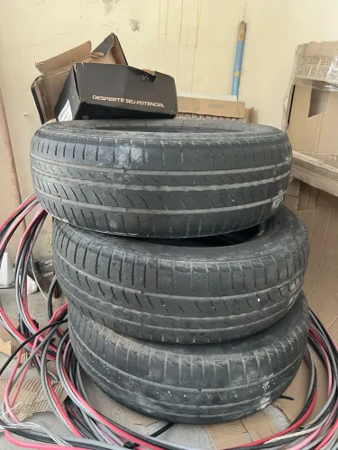 Vendo esses 3 pneus Aro 15 80reais cada