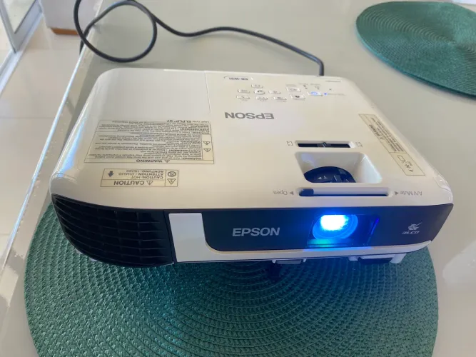 Projetor Epson EB-W51 Wxga Hd 4.000 Lúmens 3lcd Impecável Bolsa