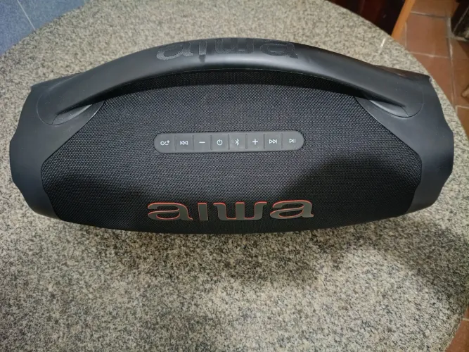 Vende-se uma caixa de som Box Aiwa na garantia pouco uso. Motivo da venda viagem .