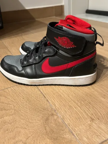 AIR JORDAN vermelho número 40