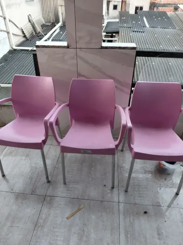 Vendo Cadeiras Lindas. Serve laranja salão, recepção, dala de experiência e muito mais.
