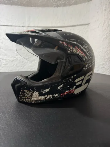 VENDO OU TROCO CAPACETE BIEFFE $= 149,00 reais