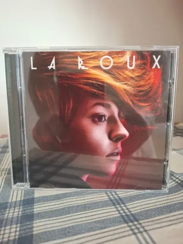 CD La Roux importado - zerado - ótimo estado