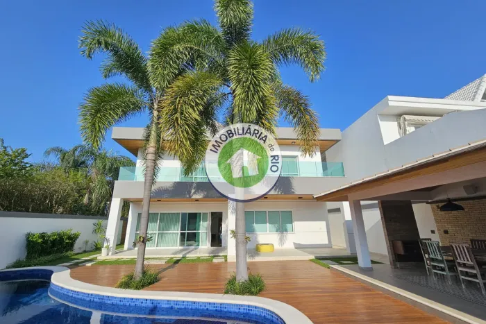 Casa de luxo em condomínio na Barra da Tijuca - 5 quartos, 5 suítes, 3 salas, 9 banheiros,