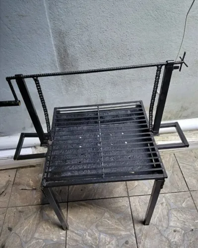 Churrasqueira de ferro grande