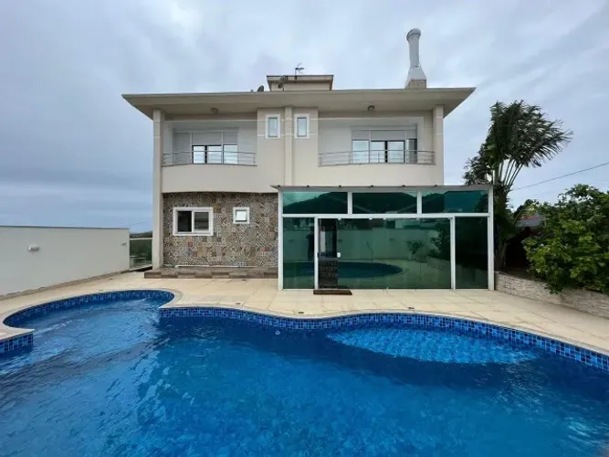 OPORTUNIDADE CASA COND FECHADO FLORIPA 3suítes, 5bwc, 4vgs, mobiliada equipada pronta VEJA