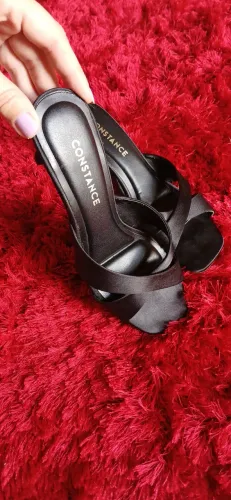 Sandália Tamanco Preto Da Marca Constance.