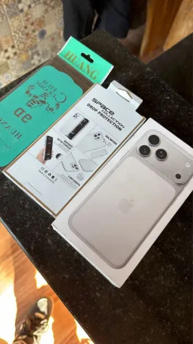 iPhone 17 pro max lacrado