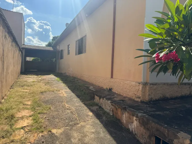 Casa a venda no centro de Taquaritinga 