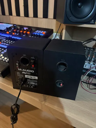 Monitor M-audio Av42 Par Monitor De Referência