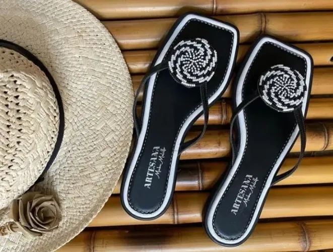Sapatos femininos atemporais em couro
