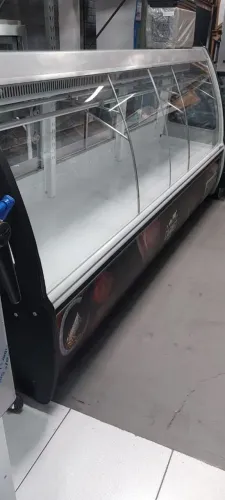 Balcão de açougue gelopar 3m. Vidro curvo 220v