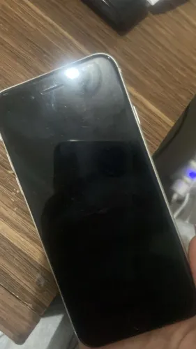 iPhone se 2020, uso para retirar peças 